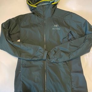 Arc’teryx Atom LT Hoody, Size Medium, Conifer Colour